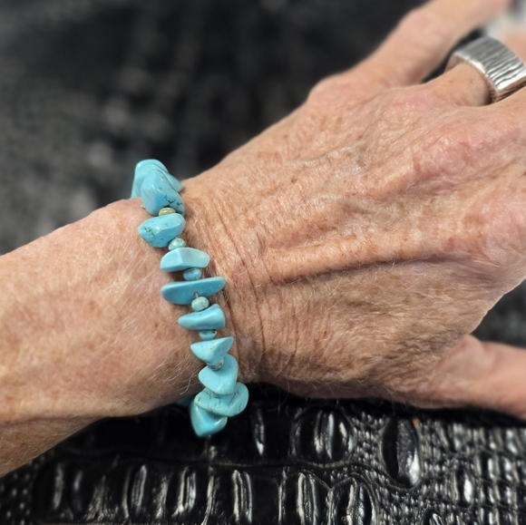 Turquoise Beaded Bracelet - Picture 3 of 4
